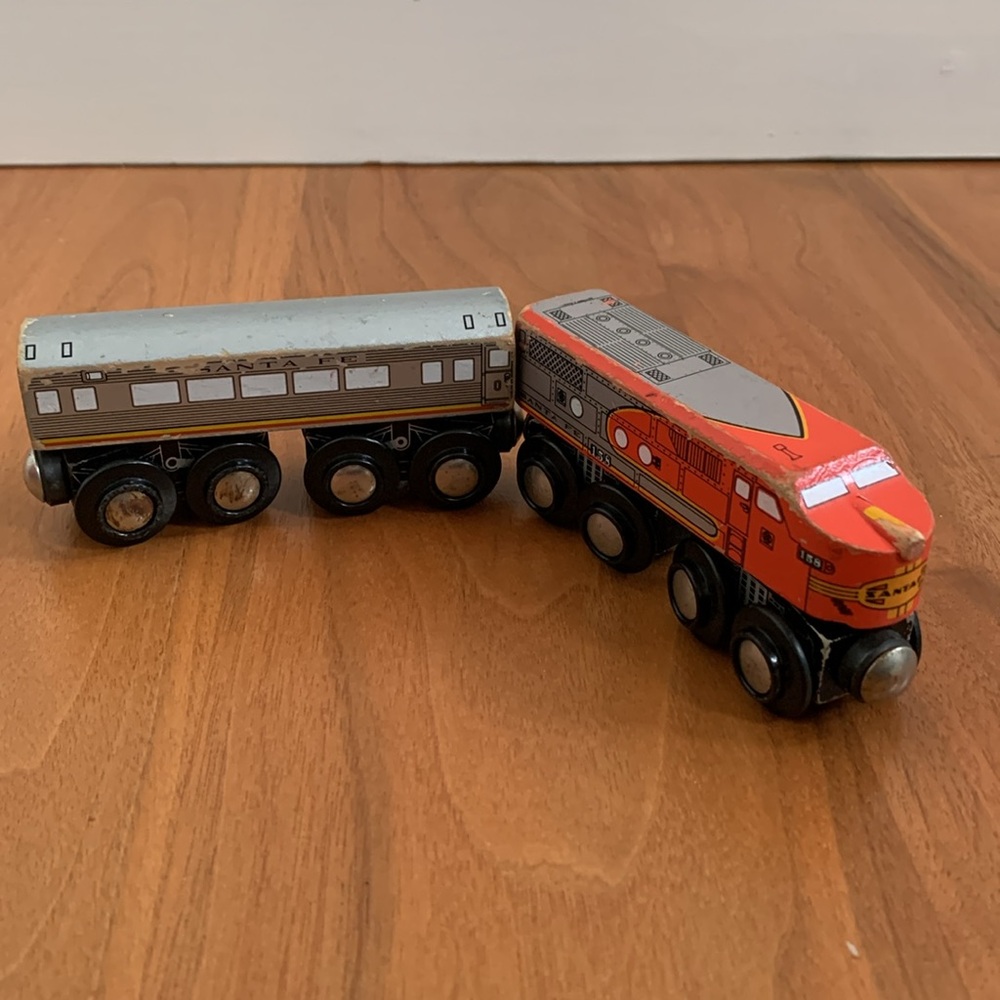2006 Lionel Heritage Series Wood Diesel Santa Fe Engine & Passenger Car
